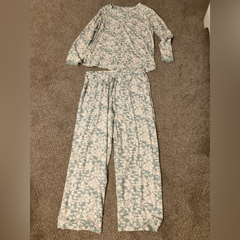 Flora Nikrooz Blue and White Floral Loungewear, women’s size X-Large - Picture 4 of 10
